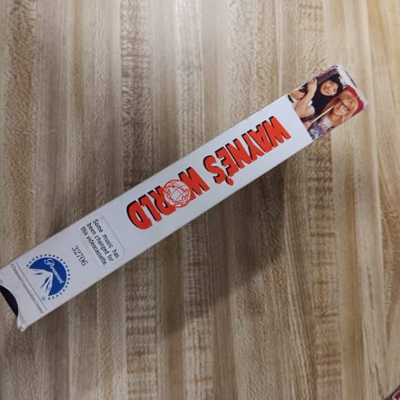 Wayne's World 1992 VHS SNL Mike Myers Dana Carvey Penelope Spheeris VTG 90s Cult - Picture 4 of 8